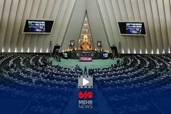 نمایندگان مجلس لباس سپاه به تن کردند