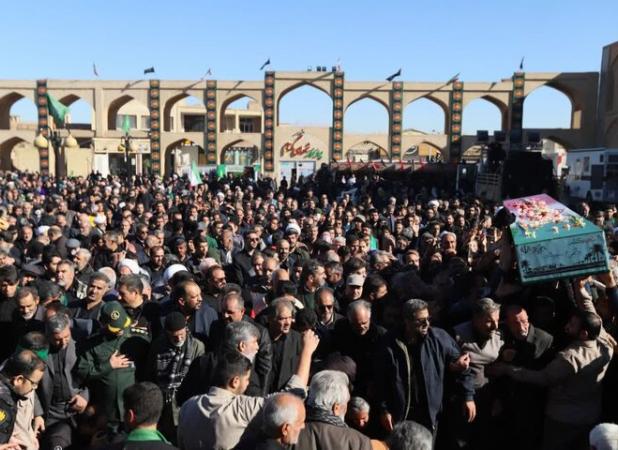 تشییع باشکوه پیکر ۵ شهید گمنام در یزد