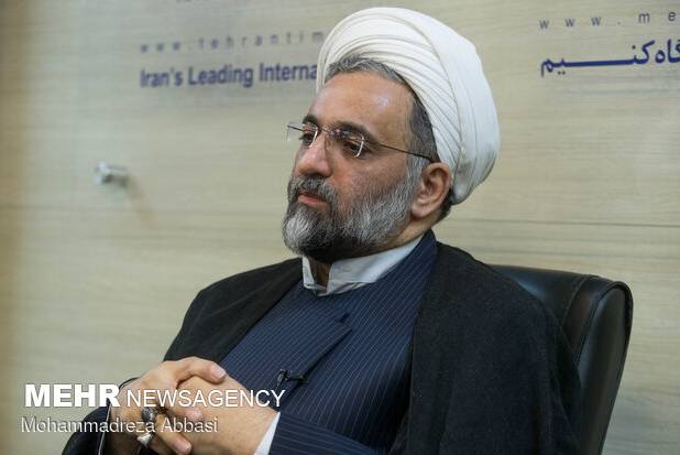 تعامل سازنده با نسل جوان برگ زرینی در حیات آیت الله محمودی است