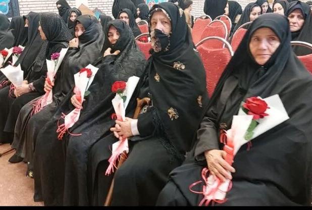 تکریم مادران و همسران شهدا در سالگرد وفات حضرت ام‌البنین(س)