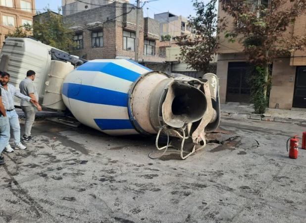 نجمی: واژگونی بونکر سیمان در بلوار توس مشهد منجر به نشست زمین شد