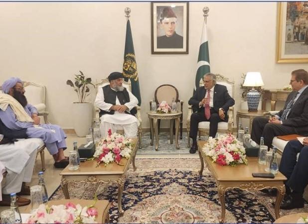 درخواست طالبان در تسهیلات انتقال دارایی‌ افغان‌ها از پاکستان