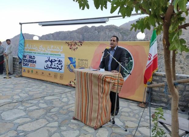 محور غرب یکی از محورهای اصلی توسعه گردشگری است