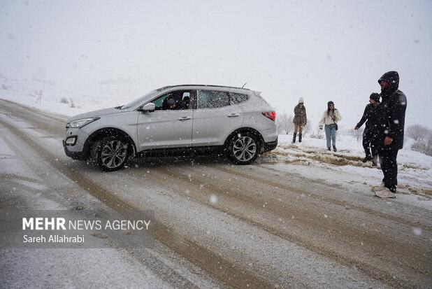 پرورشی‌خرم: کولاک و برف تردد در محورهای کوهستانی همدان را دشوار کرد