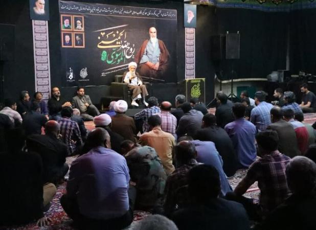 حضرت امام خودباوری را بین مردم تقویت کرد