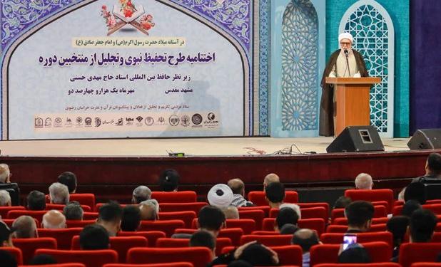 تولیت آستان قدس: حتی عمل به یک آیه قرآن هم می‌تواند جامعه را دگرگون کند