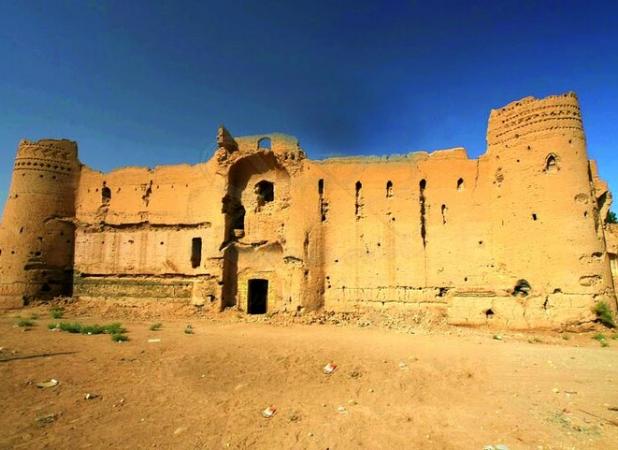 نیکرو: مرمت برج قلعه تاریخی معاذ شهرستان فهرج آغاز شد