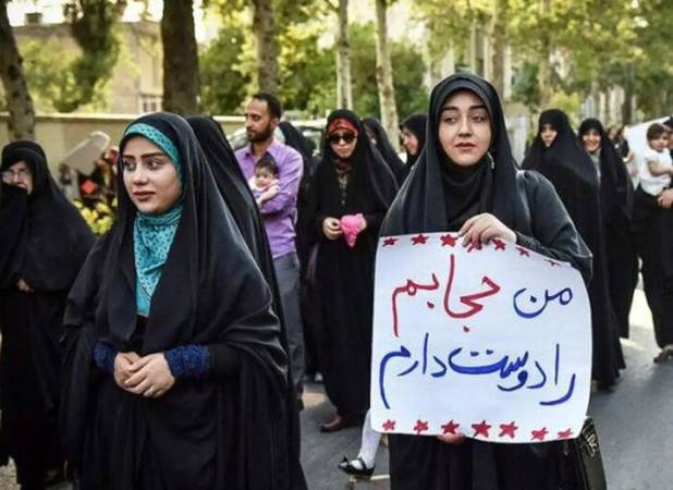 پذیرش حجاب با مدارا و ارتقاء آگاهی امکان پذیر است