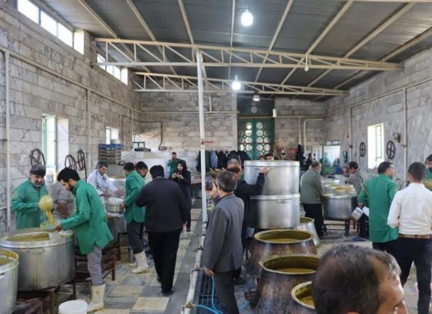 آیین سنتی پخت آش حلیم با ۳۵ دیگ در گلشهر