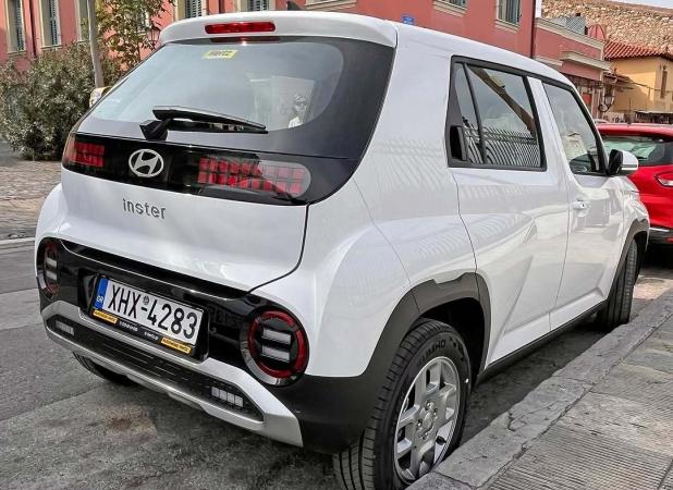 هیوندای اینستر در خیابان‌های آتن دیده شد