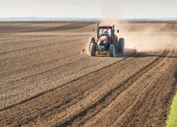 اراضی مرزی سرپل ذهاب برای کشت پاییزه آماده می‌شود