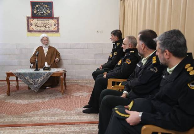 آیت‌الله مکارم شیرازی: تأمین معیشت مردم دشمنان را ناامید می‌کند