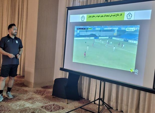 جلسه فنی تیم فوتبال نوجوانان قبل از اولین مصاف آسیایی