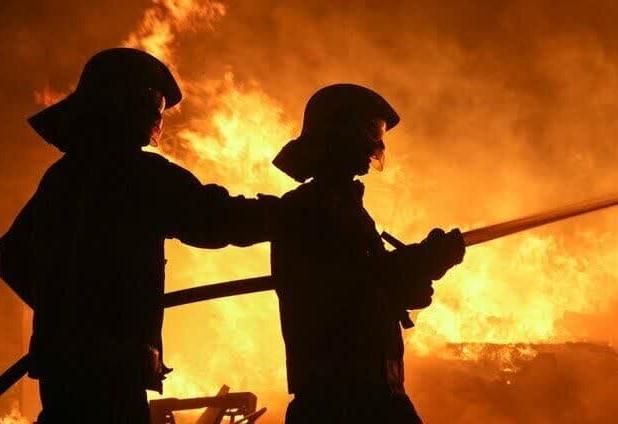 حریق گسترده در گلخانه خیار جاده طارند پیشوا مهار شد