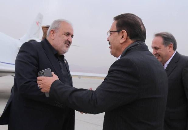 وزیر نیرو با استقبال معاون عمرانی استاندار آذربایجان شرقی وارد تبریز شد