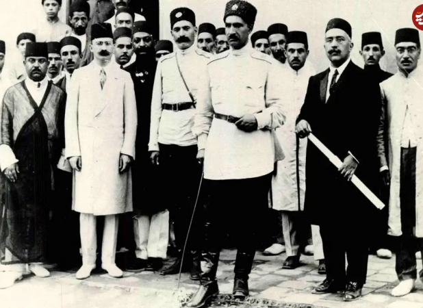 لحظه‌ای نایاب از رضاخان پشت تیربار در کرمانشاه