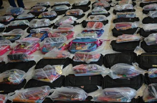 توزیع ۱۵۰۰ بسته لوازم‌ التحریر میان دانش‌آموزان بخش گوهران