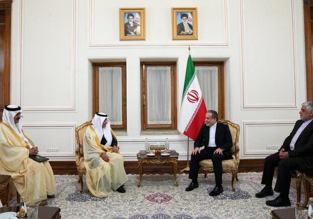 گفتگوی معاون سیاسی وزیرخارجه عربستان و عراقچی برای گسترش روابط دوجانبه