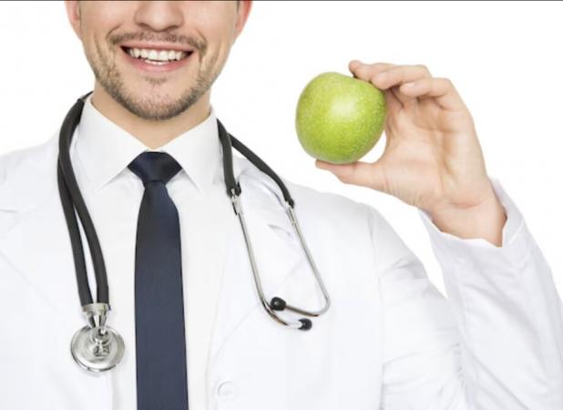 آیا خوردن یک سیب در روز ما را از دکتر بی‌نیاز می‌کند؟