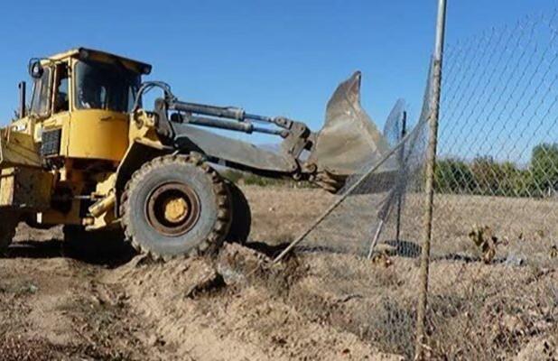 رفع تصرف ۶۴۰۰ مترمربع زمین دولتی در حاشیه شهر کرمان