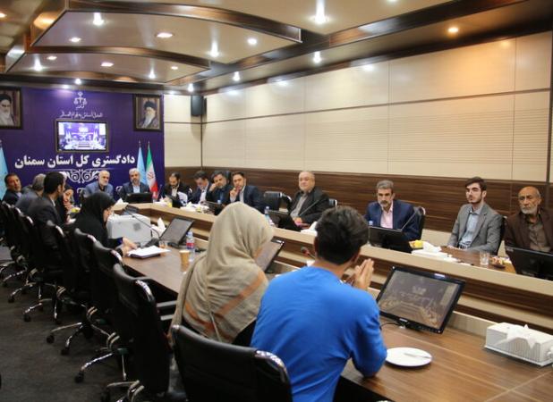 میز خدمت دستگاه قضایی ویژه ایثارگران در استان سمنان برپا شد