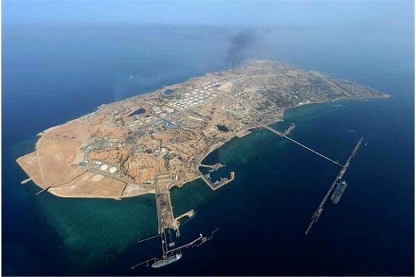 پاکسازی آلودگی نفتی در محدوده جزیره خارگ