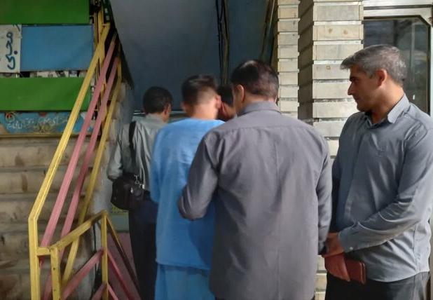 بازسازی صحنه سرقت مسلحانه از یک طلافروشی در کرمانشاه