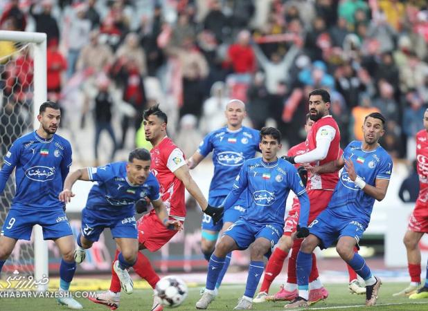 اعتراض شدید هواداران سرخابی به دربی در اراک