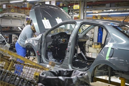 فرایند گذار خودروسازان از مدل‌های قدیمی به محصولات جدید