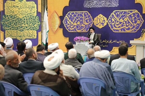 طلاب حوزه علمیه ارومیه به لباس مقدس روحانیت ملبس شدند