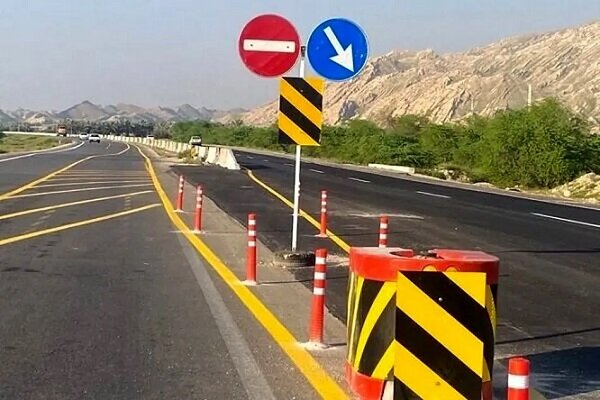 اجرای خط‌کشی و نصب تابلو ایمنی در محورهای چهارمحال‌و بختیاری