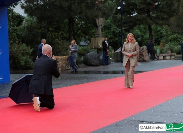 نخست‌وزیر آلبانی برای جورجیا ملونی زانو زد!