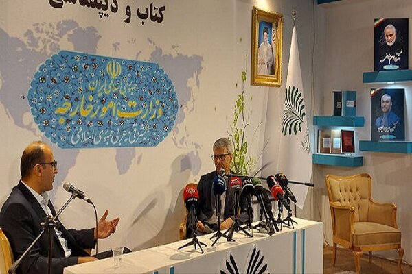 حضور «بقایی» در نمایشگاه کتاب تهران