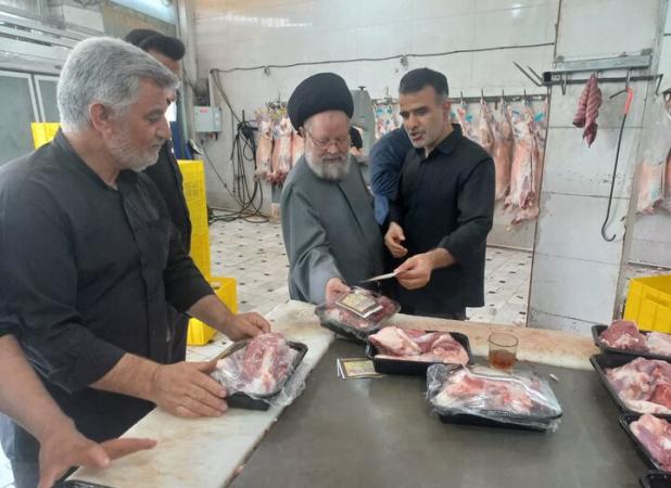 توزیع گوشت قربانی ۶۰ رأس گوسفند در بین مددجویان قمی در تاسوعا وعاشورا