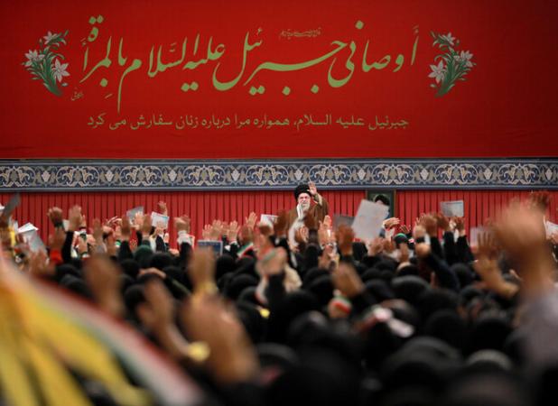  دیدار هزاران نفر از بانوان با حضرت آیت‌الله خامنه‌ای 