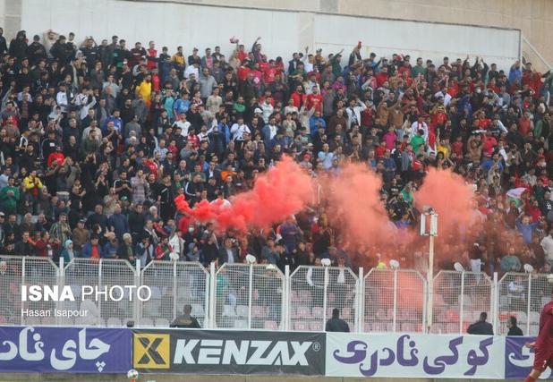 لحظه شماری هواداران نساجی مازندران برای جشن قهرمانی نیم فصل