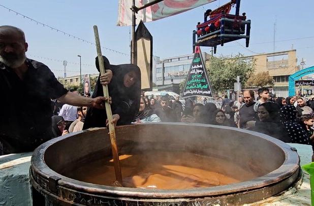 خدمت رسانی مواکب در خیابان امام رضا(ع) مشهد