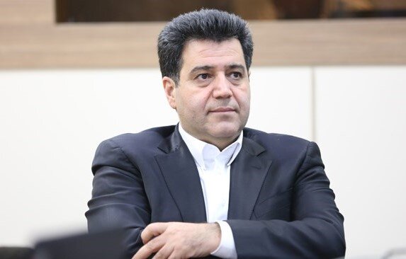 کناره گیری یا استعفا را به شدت تکذیب می‌کنم