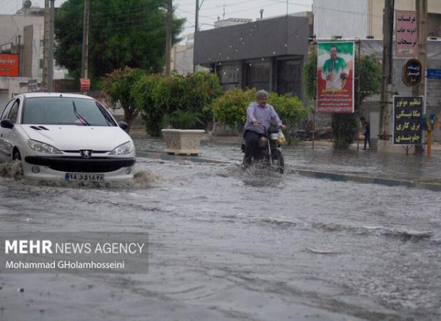 تصاویری از آبگرفتگی معابر در صومعه سرا