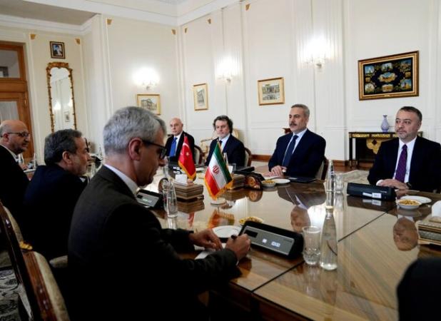 تاکید وزرای خارجه ایران و ترکیه بر عزم دو کشور برای توسعه مناسبات