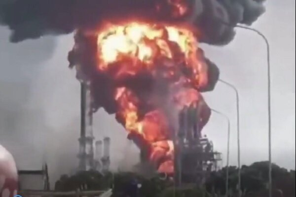 انفجار و حریق در تاسیسات نفتی ونزوئلا+ فیلم