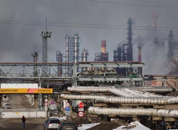 آتش‌سوزی در پالایشگاه بزرگ روسیه پس از حمله پهپادی اوکراین