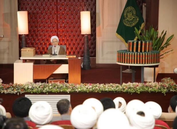 اهدای تفسیر تسنیم به آستان مقدس علوی توسط آیت‌الله جوادی آملی
