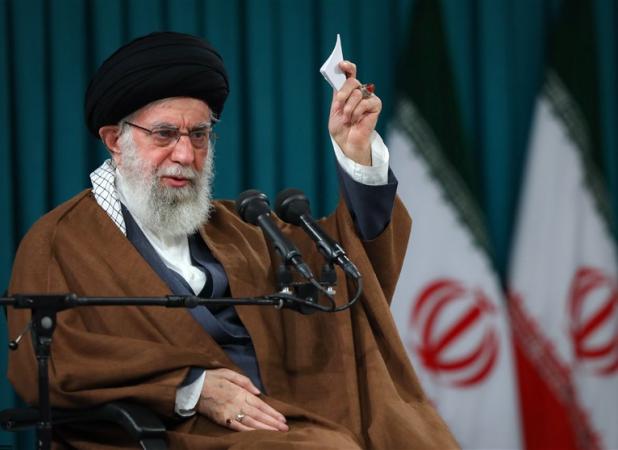 مخاطب اول در هریک از عرصه‌های جهاد روحانیت است