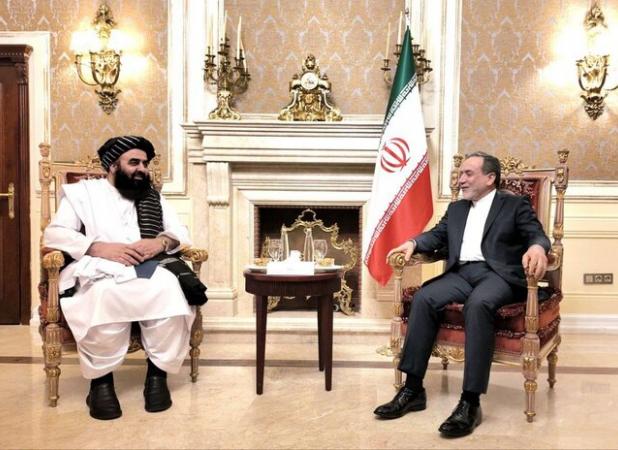 سرپرست وزارت خارجه افغانستان با عراقچی دیدار کرد
