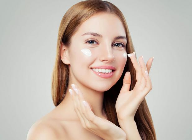 بهترین کرم برای بستن منافذ باز پوست صورت کدام است؟
