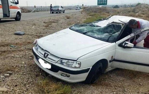 واژگونی پژو پارس در جاده طرود؛ یک مادر جان باخت