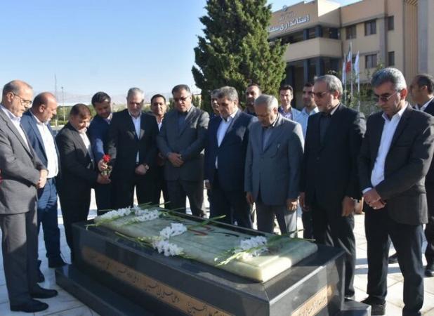 وزیر آموزش و پرورش به مقام شامخ شهدای سمنان ادای احترام کرد