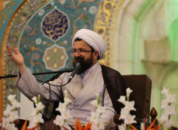 حضرت معصومه (س) الگوی بی‌نظیر مسابقه الهی برای بانوان هستند