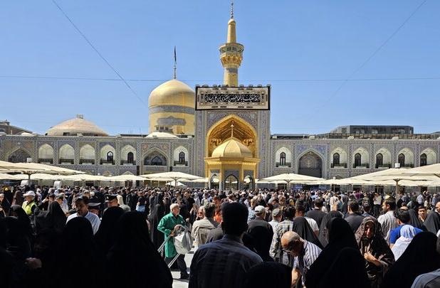 حرم رضوی در روز شهادت امام حسن عسکری(ع)